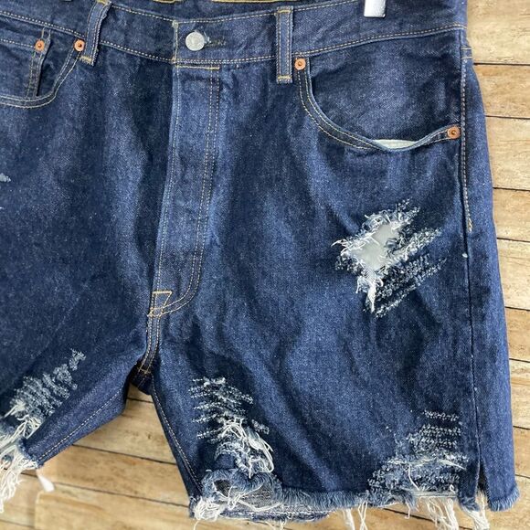 501 Levi’s Distressed Jean Shorts sz 40x30 - Picture 3 of 4